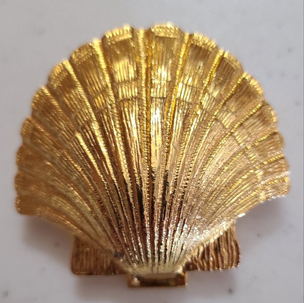 Dottie Smith gold color scarf holder.